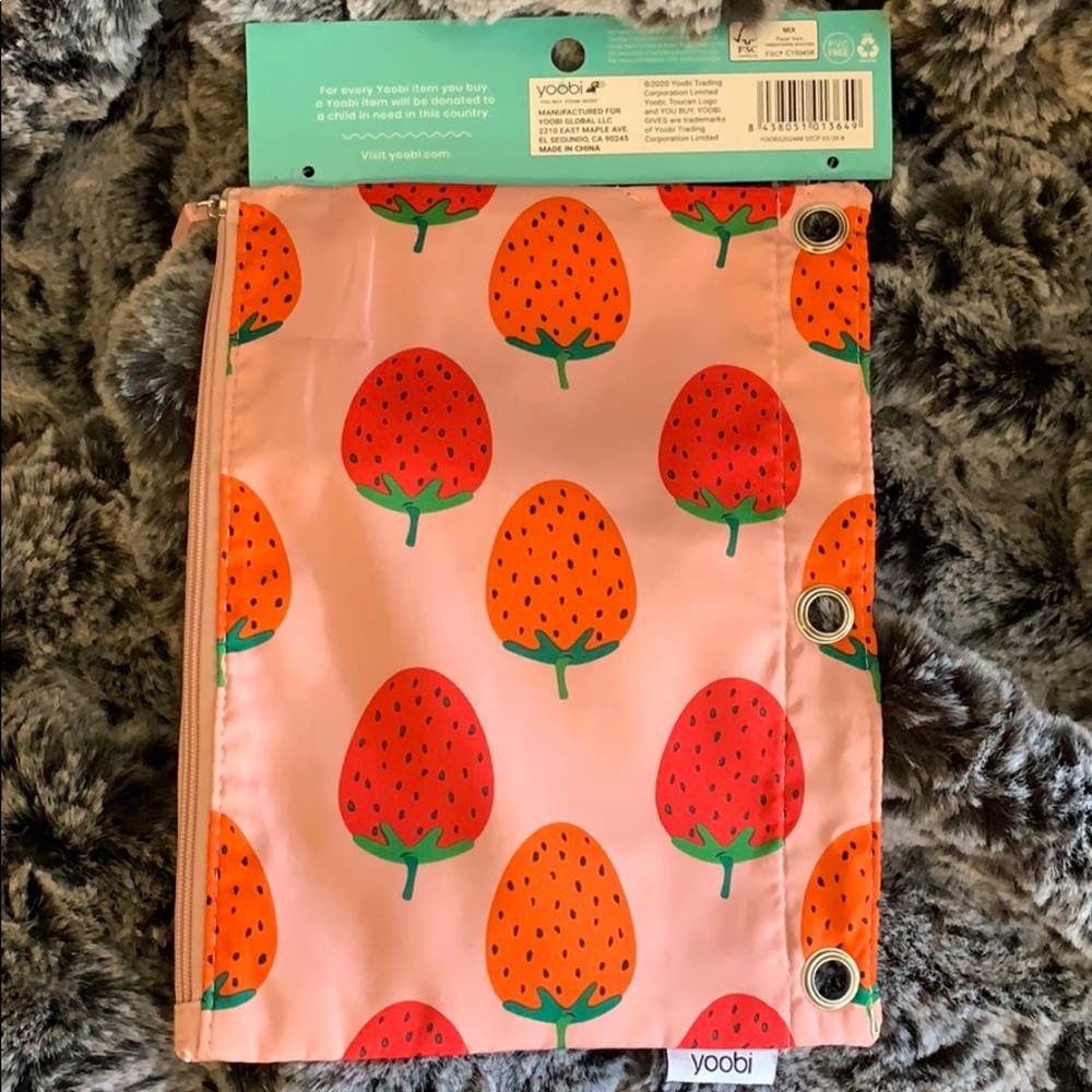 Berry Cool Pouch Set - Picture 4 of 11